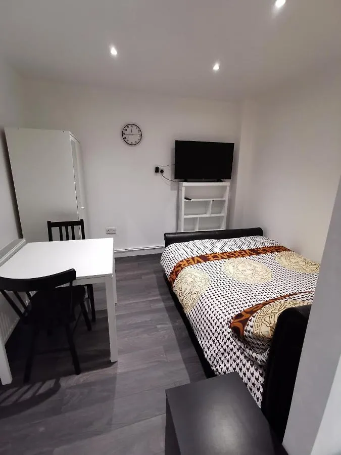 Apartment Studio Self Contained Double Bedroom London