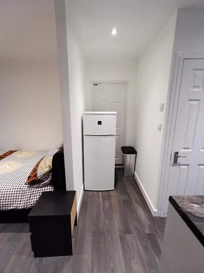 Studio Self Contained Double Bedroom London 0*,  United Kingdom